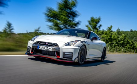 2020 Nissan GT-R NISMO Front Three-Quarter Wallpapers 450x275 (31)