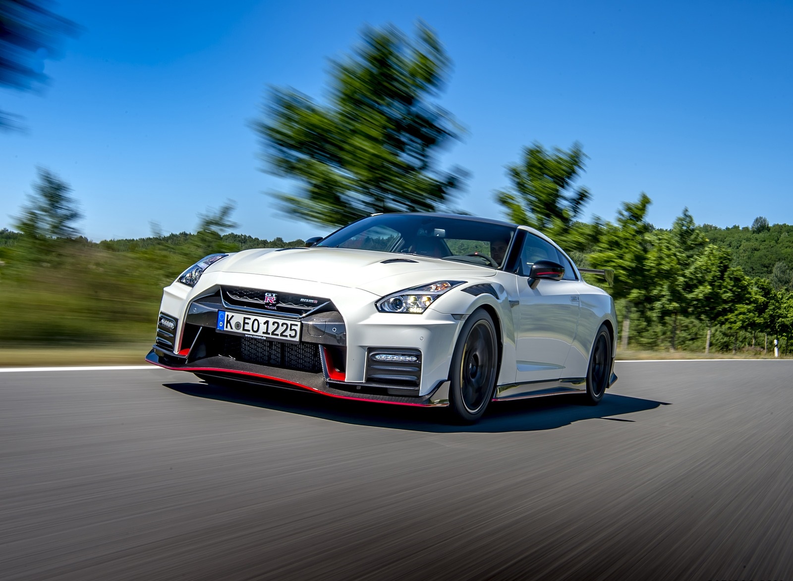 2020 Nissan GT-R NISMO Front Three-Quarter Wallpapers (3)