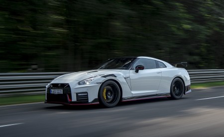 2020 Nissan GT-R NISMO Front Three-Quarter Wallpapers 450x275 (42)