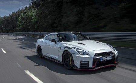 2020 Nissan GT-R NISMO Front Three-Quarter Wallpapers 450x275 (44)