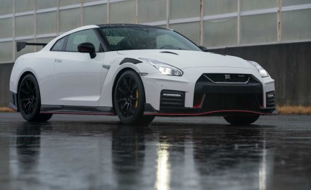 2020 Nissan GT-R NISMO Front Three-Quarter Wallpapers 450x275 (96)