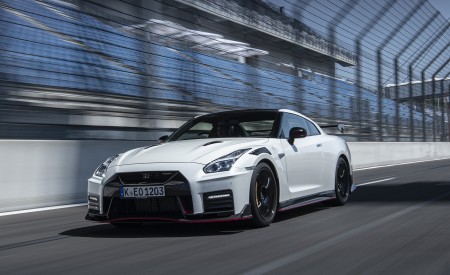 2020 Nissan GT-R NISMO Front Three-Quarter Wallpapers 450x275 (33)