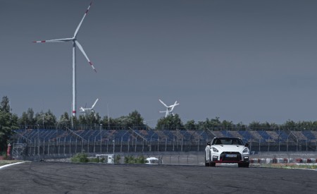 2020 Nissan GT-R NISMO Front Wallpapers 450x275 (46)