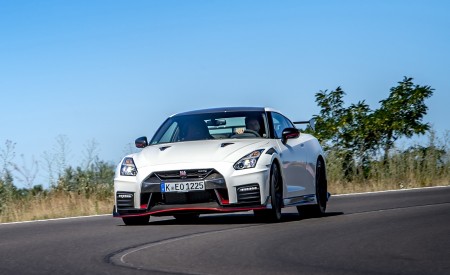 2020 Nissan GT-R NISMO Front Wallpapers 450x275 (34)