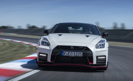 2020 Nissan GT-R NISMO Front Wallpapers 450x275 (48)