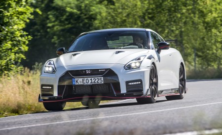 2020 Nissan GT-R NISMO Front Wallpapers 450x275 (35)