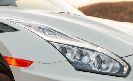 2020 Nissan GT-R NISMO Headlight Wallpapers 450x275 (16)
