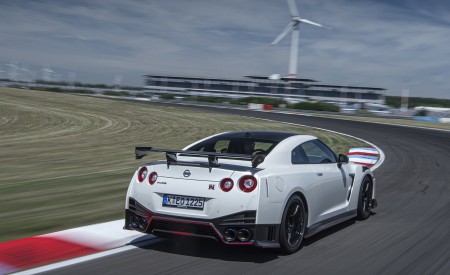 2020 Nissan GT-R NISMO Rear Three-Quarter Wallpapers 450x275 (49)