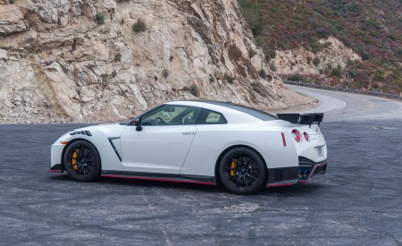 2020 Nissan GT-R NISMO Rear Three-Quarter Wallpapers 450x275 (6)