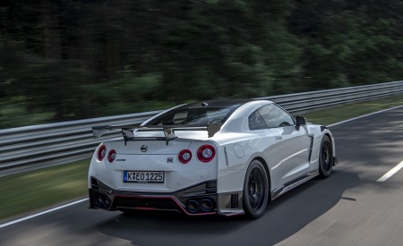 2020 Nissan GT-R NISMO Rear Three-Quarter Wallpapers 450x275 (51)