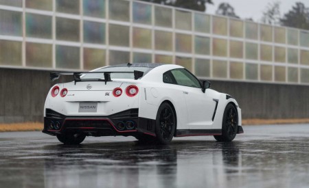 2020 Nissan GT-R NISMO Rear Three-Quarter Wallpapers 450x275 (98)