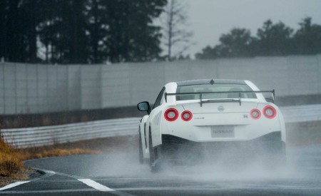2020 Nissan GT-R NISMO Rear Wallpapers 450x275 (95)