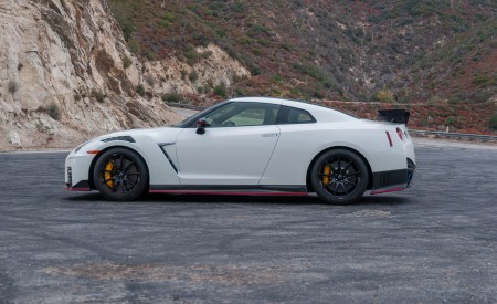 2020 Nissan GT-R NISMO Side Wallpapers  450x275 (13)
