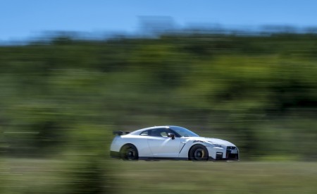 2020 Nissan GT-R NISMO Side Wallpapers 450x275 (39)