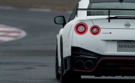2020 Nissan GT-R NISMO Tail Light Wallpapers 450x275 (102)