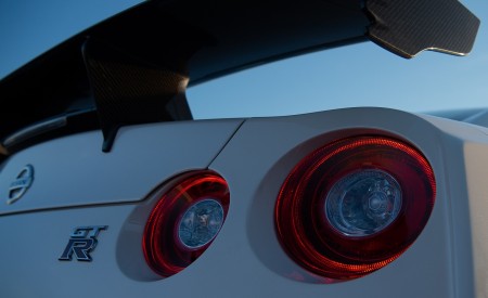 2020 Nissan GT-R NISMO Tail Light Wallpapers 450x275 (75)