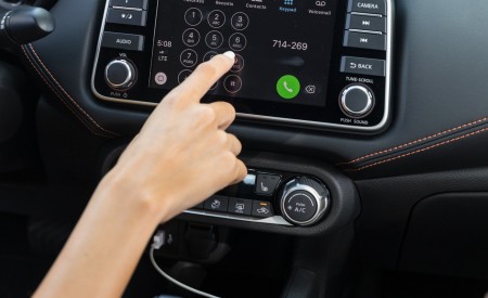 2020 Nissan Versa Central Console Wallpapers 450x275 (82)