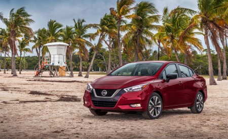 2020 Nissan Versa Front Three-Quarter Wallpapers 450x275 (46)