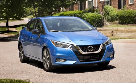 2020 Nissan Versa Front Three-Quarter Wallpapers 450x275 (34)