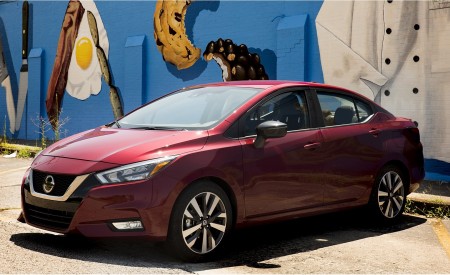2020 Nissan Versa Front Three-Quarter Wallpapers 450x275 (11)