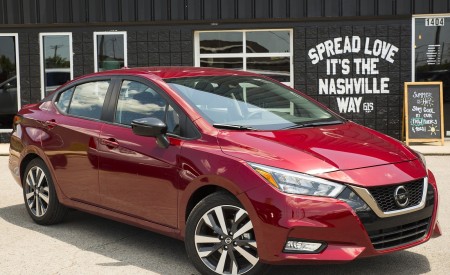 2020 Nissan Versa Front Three-Quarter Wallpapers 450x275 (12)