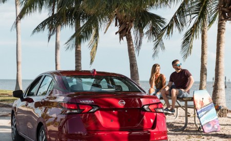 2020 Nissan Versa Rear Three-Quarter Wallpapers 450x275 (71)