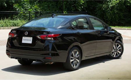2020 Nissan Versa Rear Three-Quarter Wallpapers 450x275 (29)