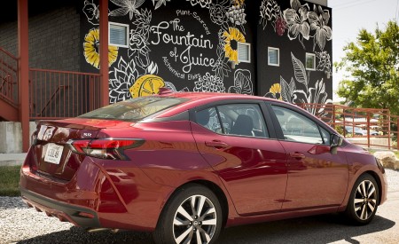 2020 Nissan Versa Rear Three-Quarter Wallpapers 450x275 (21)