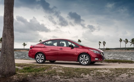 2020 Nissan Versa Side Wallpapers 450x275 (50)