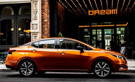 2020 Nissan Versa Side Wallpapers 450x275 (9)
