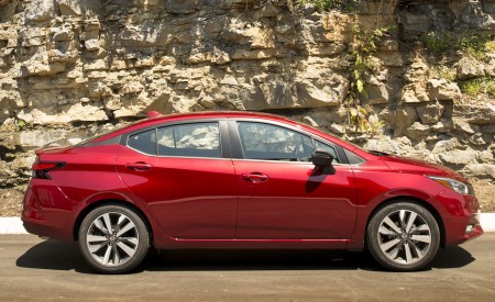 2020 Nissan Versa Side Wallpapers 450x275 (15)