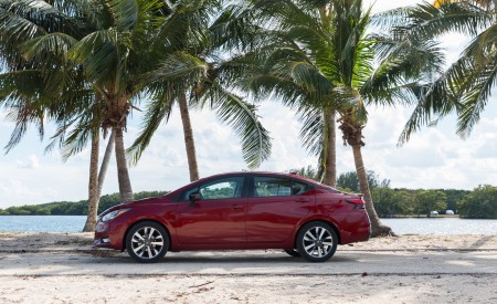 2020 Nissan Versa Side Wallpapers 450x275 (51)