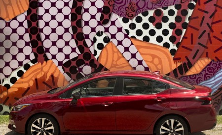 2020 Nissan Versa Side Wallpapers 450x275 (22)