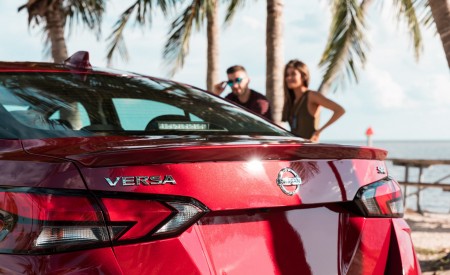 2020 Nissan Versa Tail Light Wallpapers 450x275 (75)