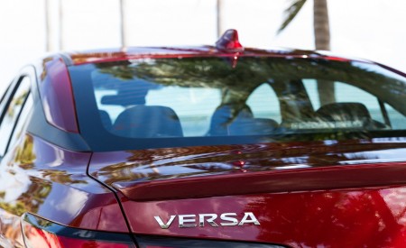 2020 Nissan Versa Tail Light Wallpapers 450x275 (76)