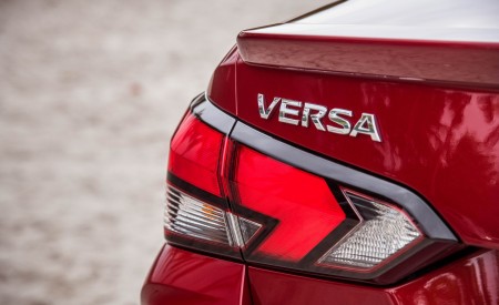 2020 Nissan Versa Tail Light Wallpapers 450x275 (56)