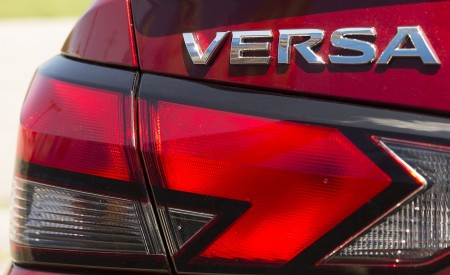 2020 Nissan Versa Tail Light Wallpapers 450x275 (23)