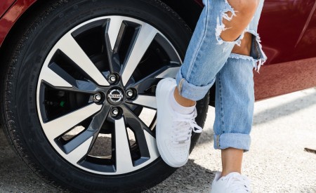 2020 Nissan Versa Wheel Wallpapers 450x275 (78)