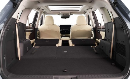 2020 Toyota Highlander Trunk Wallpapers 450x275 (9)