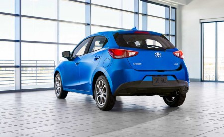 2020 Toyota Yaris Hatchback Rear Three-Quarter Wallpapers 450x275 (2)