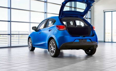 2020 Toyota Yaris Hatchback Trunk Wallpapers 450x275 (4)