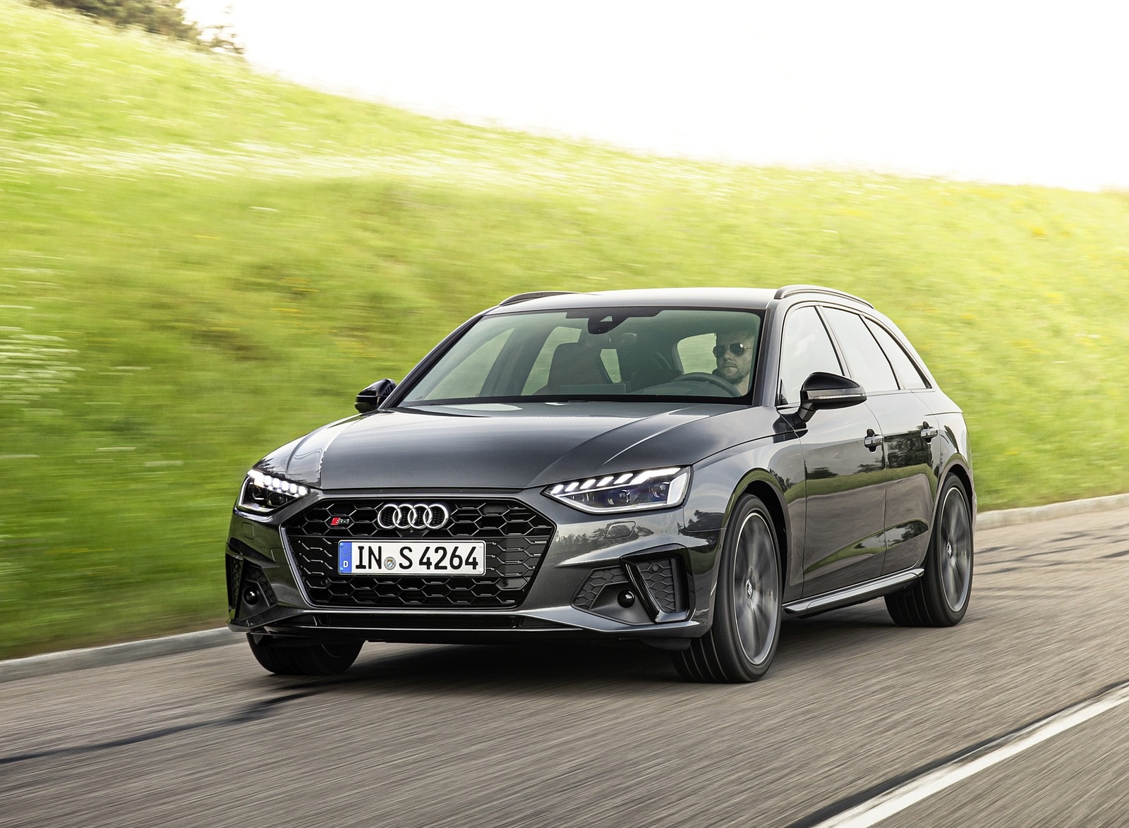 2019 Audi S4 Avant TDI (Color: Daytona Gray) Front Three-Quarter Wallpapers (3)