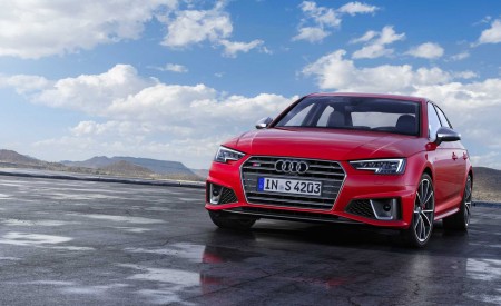 2019 Audi S4 Sedan TDI (Color: Misano Red) Front Wallpapers 450x275 (30)