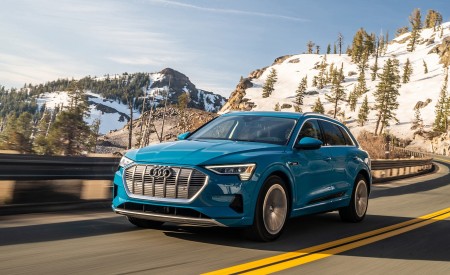 2019 Audi e-tron (US-Spec) Front Three-Quarter Wallpapers 450x275 (3)