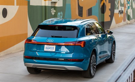 2019 Audi e-tron (US-Spec) Rear Three-Quarter Wallpapers 450x275 (18)