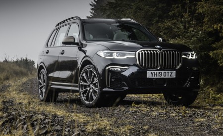 2019 BMW X7 30d (UK-Spec) Front Three-Quarter Wallpapers 450x275 (96)