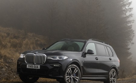2019 BMW X7 30d (UK-Spec) Front Three-Quarter Wallpapers 450x275 (97)