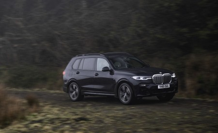 2019 BMW X7 30d (UK-Spec) Front Three-Quarter Wallpapers 450x275 (74)