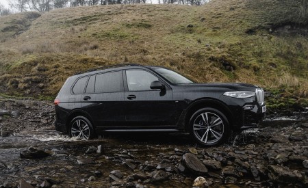 2019 BMW X7 30d (UK-Spec) Side Wallpapers 450x275 (79)