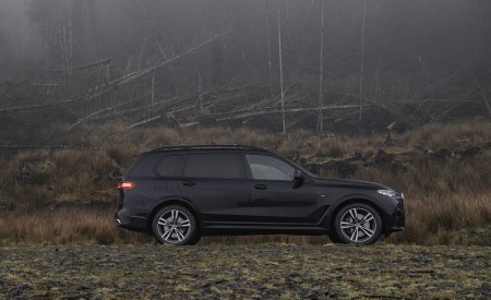 2019 BMW X7 30d (UK-Spec) Side Wallpapers 450x275 (80)